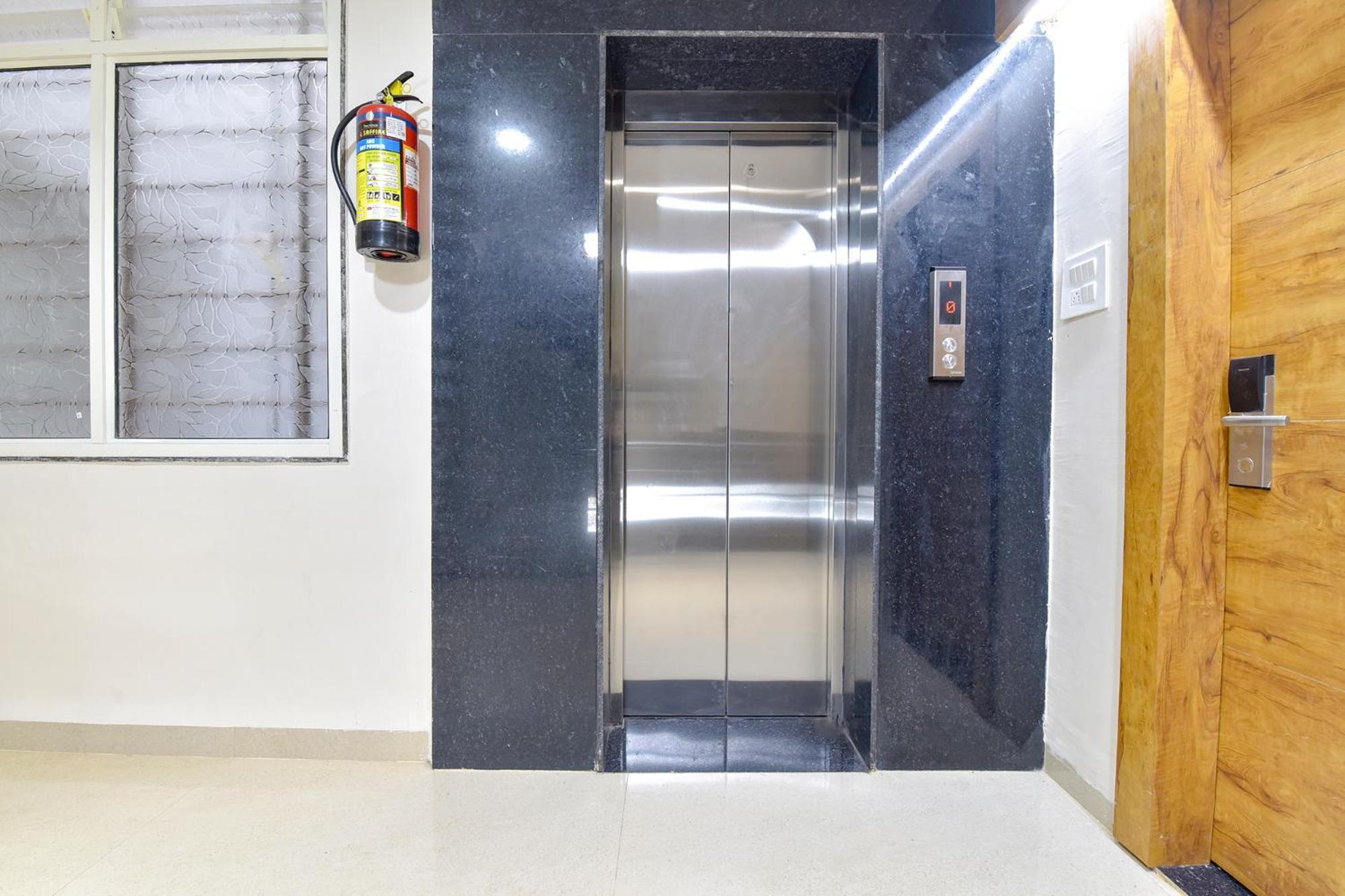 Fabhotel Synergy Stays Indore Eksteriør billede